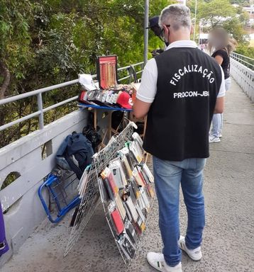Procon de Joaçaba realiza fiscalização no comércio e vendedores ambulantes